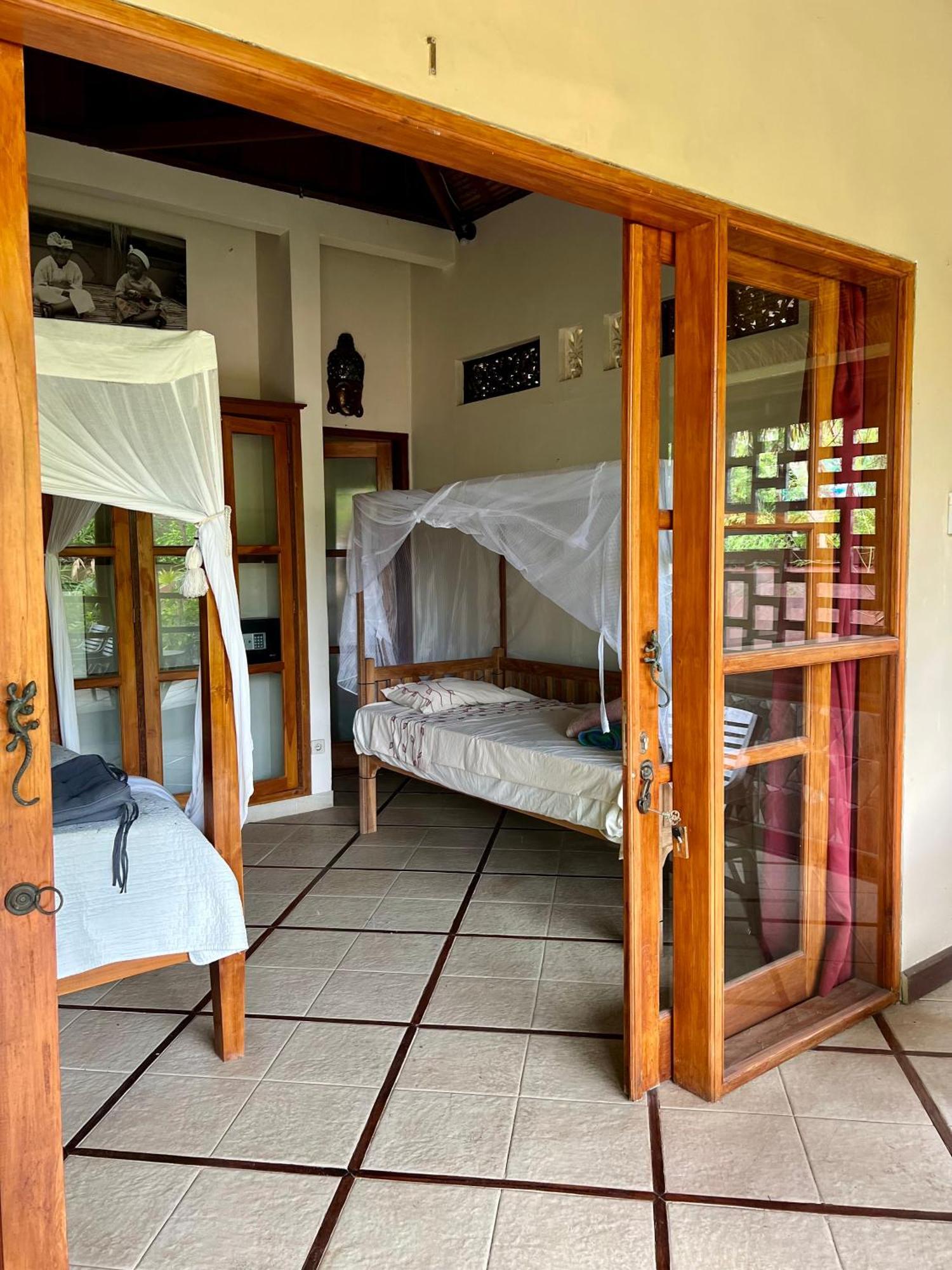 Sunia Loka Bungalows & Dive Center Пемутеран Экстерьер фото