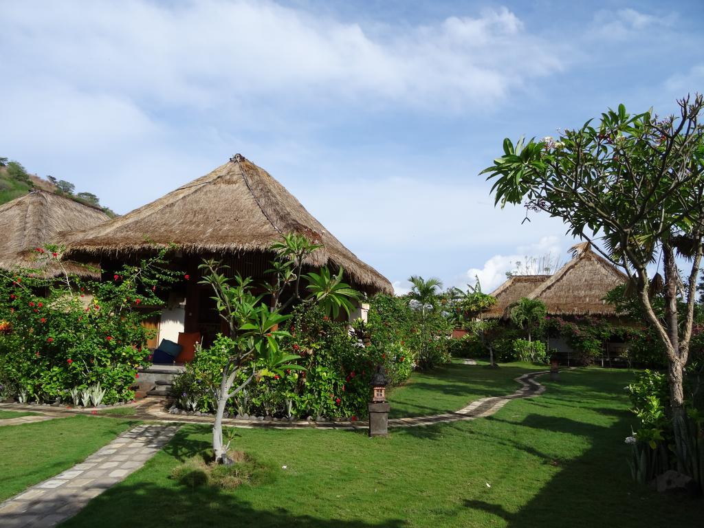 Sunia Loka Bungalows & Dive Center Пемутеран Экстерьер фото