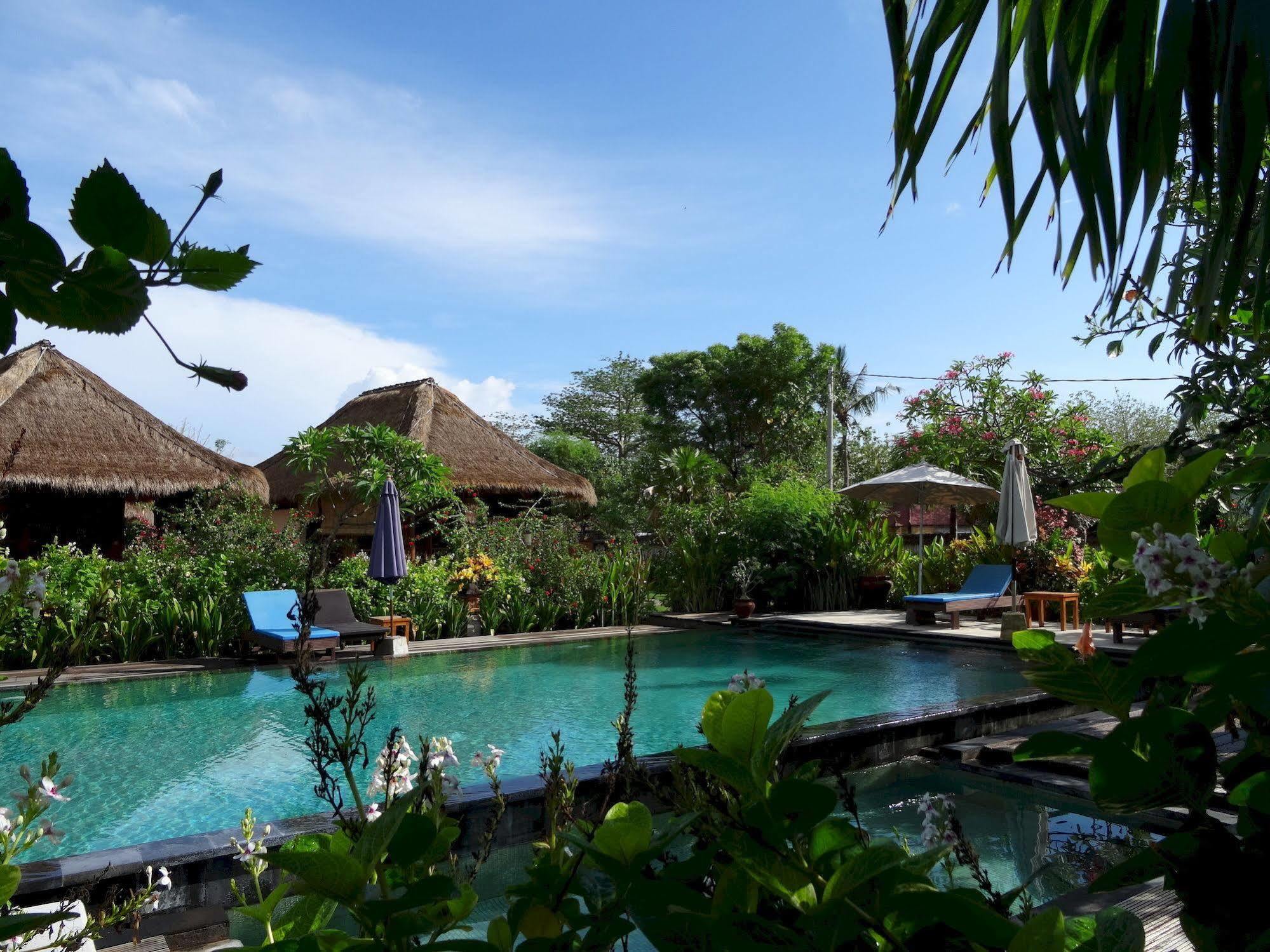 Sunia Loka Bungalows & Dive Center Пемутеран Экстерьер фото